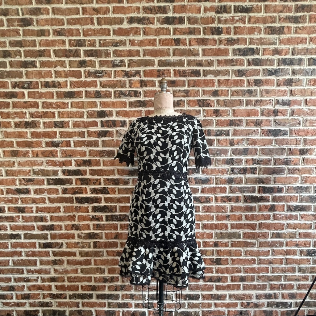 Two Tone Lace Dress In Black/White